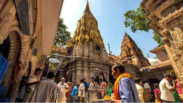 Varanasi: Mandatory to wear ‘dhoti-kurta, saree for entering sanctum of Kashi Vishwanath temple Varanasi: Mandatory to wear ‘dhoti-kurta, saree for entering sanctum of Kashi Vishwanath temple