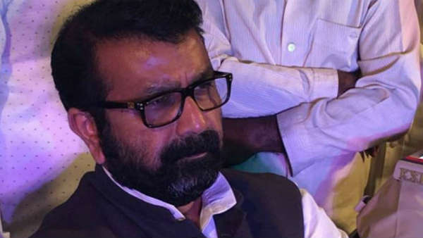 ఫ్లాస్టిక్ కవర్ విసిరేశారు