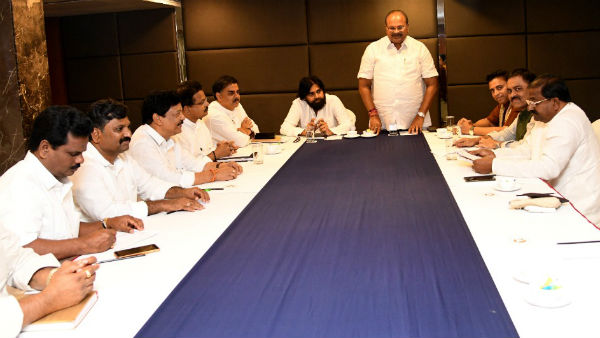 పవన్ ఆలోచన భిన్నంగా.