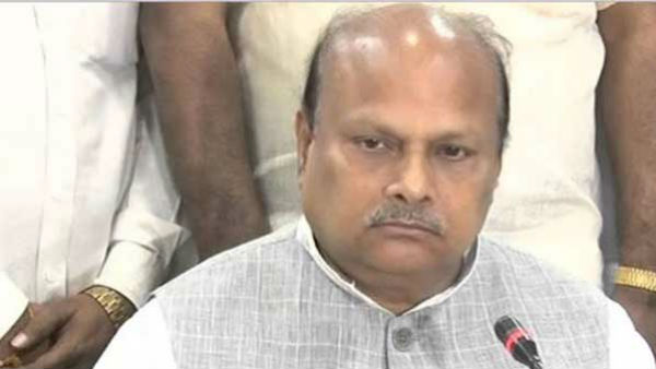 మహిళలపైనా దాడులు చేయిస్తూ..