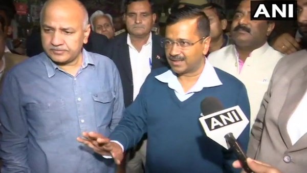 Delhi riots : Arvind Kejriwal suspended Tahir Hussain Suspended from AAP Delhi riots : Arvind Kejriwal suspended Tahir Hussain Suspended from AAP