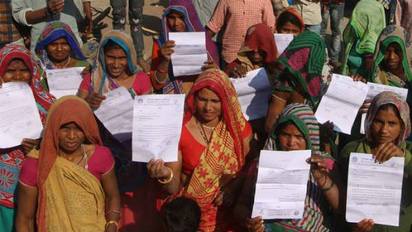 గుడెసెలకు నోటీసులు..