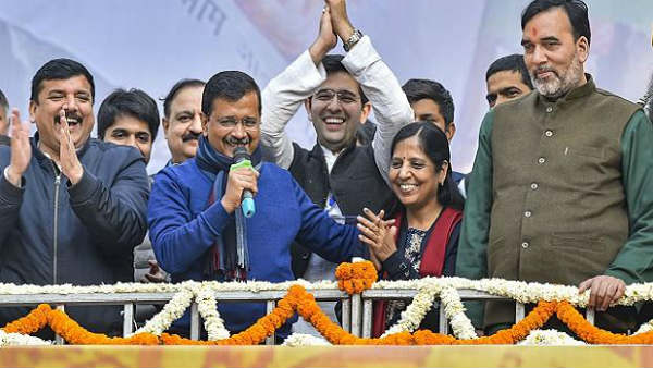 24 మహిళా నేతలకు టికెట్లు..