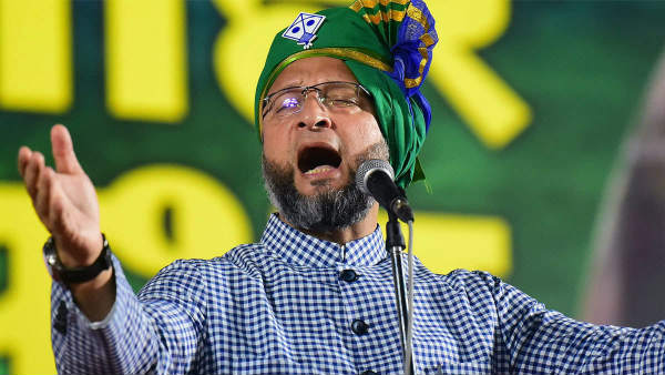 AIMIM Chief and Hyderabad MP Asaduddin Owaisi tweeted mob attack on a man AIMIM Chief and Hyderabad MP Asaduddin Owaisi tweeted mob attack on a man