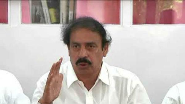 సీఎంను నరికేస్తారు..