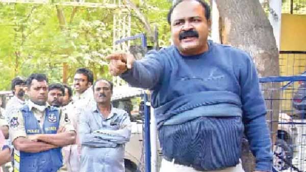 అటెండెన్స్ నిల్.. శాలరీ ఫుల్...