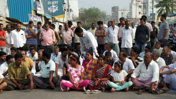 వెలగపూడి యువ రైతుల దీక్ష భగ్నం