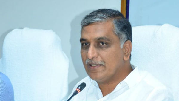 సెల్ ఫోన్ కన్నా.. యోగా మిన్న..