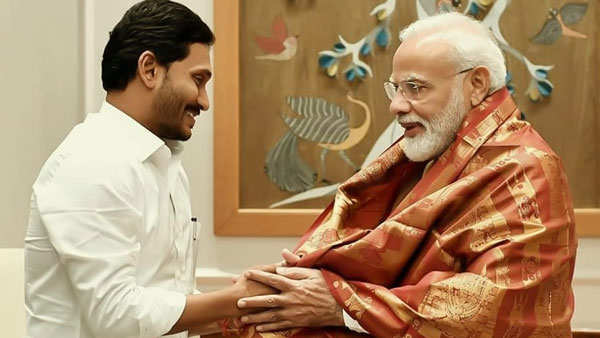 ప్రధాని మోదీ, కేంద్ర హోం మంత్రి షాతో..