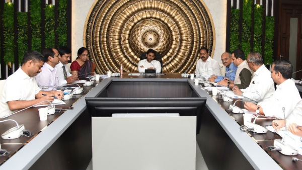 రివర్స్ గేర్లో దూసుకెళ్తోన్న రాష్ట్రం..