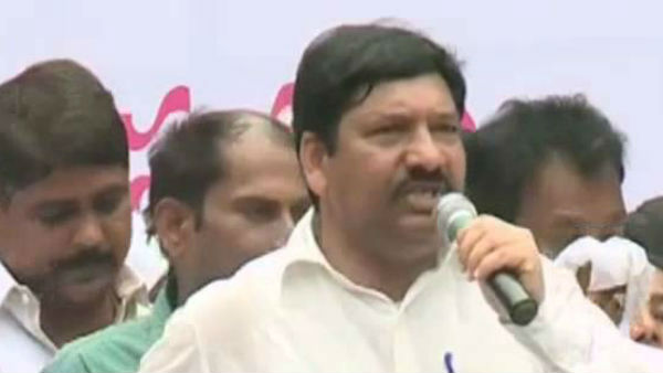 సూట్ కేసుల్లో డబ్బులుంటాయా?