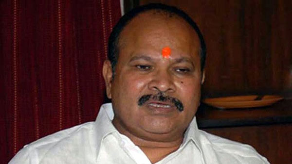 వరుసగా రెండోసారి కాపు కులానికే అవకాశం ఇవ్వడం సరికాదనే..