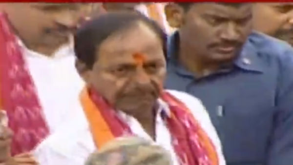 cm kcr offer prayer to Sammakka Saralamma cm kcr offer prayer to Sammakka Saralamma