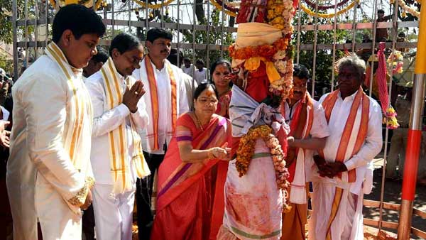 మేడారంకు కుటుంబసమేతంగా కేసీఆర్..