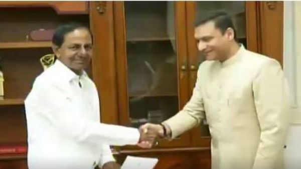 AIMIM MLA Akbaruddin Owaisi meets Chief Minister KCR AIMIM MLA Akbaruddin Owaisi meets Chief Minister KCR