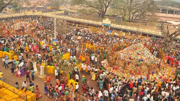 Huge devotees for Medaram Jathara..! Huge devotees for Medaram Jathara..!