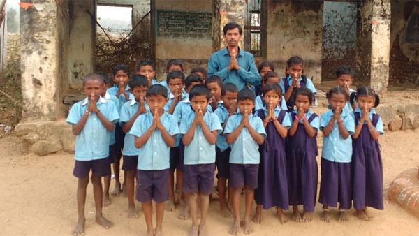 ములుగు జిల్లా కడేకల్ గిరిజన తాండలో పాఠశాల