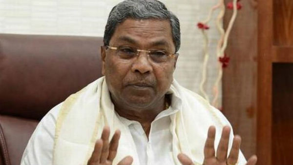 మాజీ సీఎంకు బూట్లు తొడిగిన పీఏ