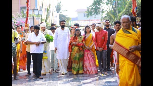 కల్యాణ మండపం సెట్టింగ్ కోసం 500 మంది!