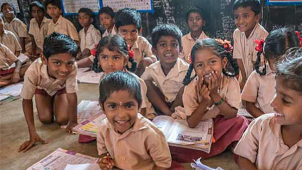 సర్వే సందర్భంగా టీచర్లకు చేదు అనుభవం