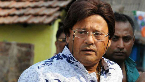 మాధురి దీక్షిత్ తొలి చిత్రం ఆయనతోనే..