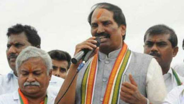 సహకార ఎన్నికల నేపధ్యంలో ఉత్తమ్ ఇంట్లో నేతల భేటీ