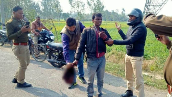 Uttar Pradesh man murders wife and walks to Police station with her head Uttar Pradesh man murders wife and walks to Police station with her head