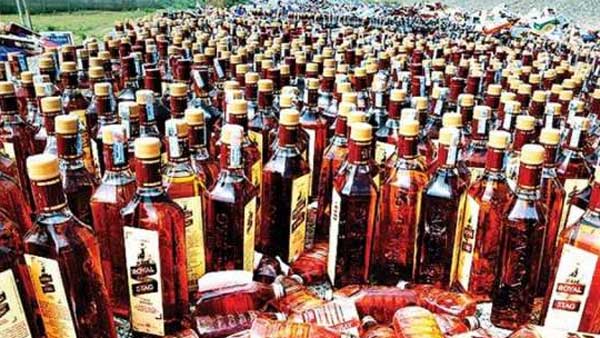 నీటితో కలిసిపోయిన మద్యం..