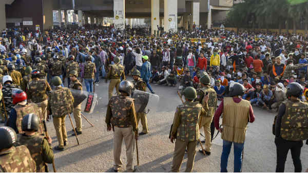 Delhi violence: 2 Crime Branch SIT to investigate all cases Delhi violence: 2 Crime Branch SIT to investigate all cases