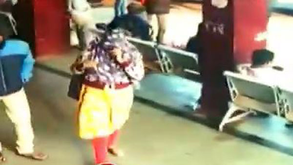 పోలీసులమని చెప్పి.. మహిళ వద్దకు..