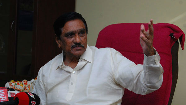 పోలీసుల మీద కూడా దాడి చెయ్యటం జగన్ ప్రోద్బలంతోనేనా ?