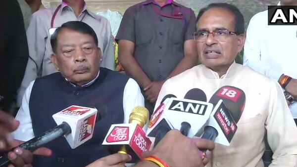 కాంగ్రెస్కు షాకిచ్చిన 22 మంది ఎమ్మెల్యేలు