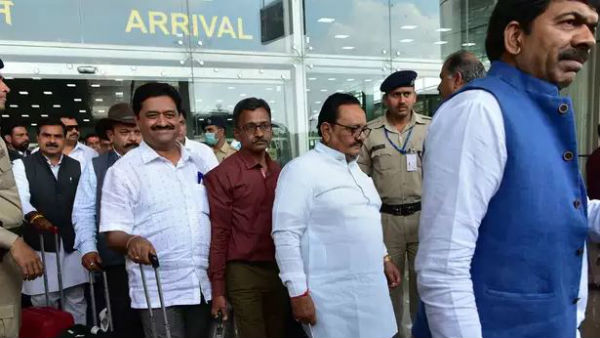 గవర్నర్ తో కీలక చర్చలు