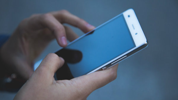 Mobile phones to cost more as GST hiked to 18% from 12% Mobile phones to cost more as GST hiked to 18% from 12%
