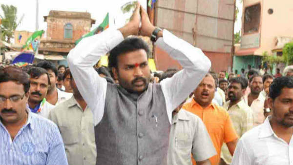 కరోనా దెబ్బతో రంగంలోకి దిగిన మంత్రి
