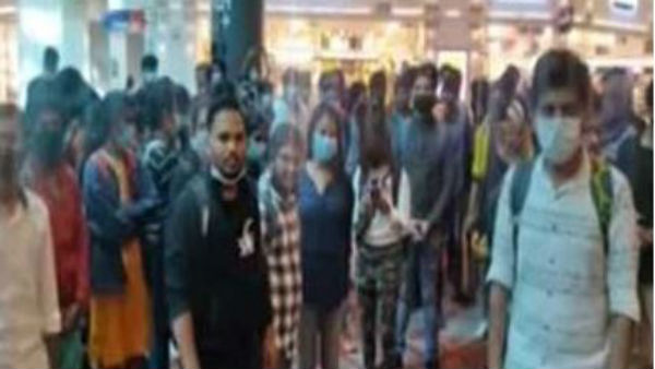 అటు పోలేం.. ఇక్కడ ఉండలేం..