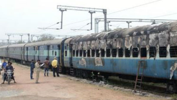 పూర్తిగా దగ్ధమైన బోగి..