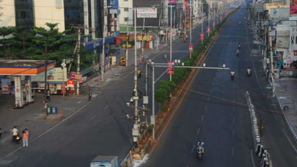 గిరిగీసిన చోటే కొనుగోలుదారులు నిల్చోవాల్సిందే..
