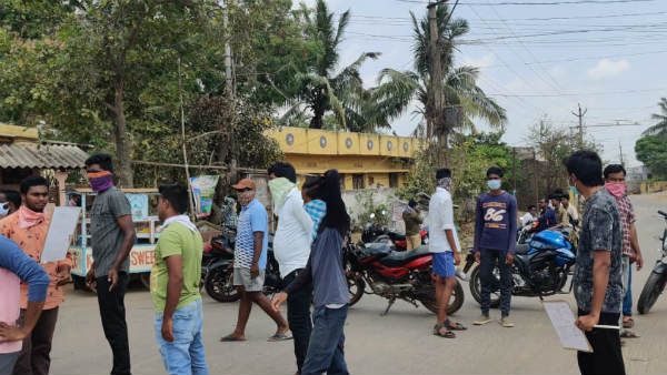 గ్రామస్ధులతో వాగ్వాదం..