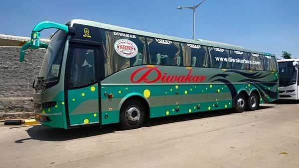 స్క్రాప్ లారీలను బస్సులుగా మార్చిన ట్రావెల్స్