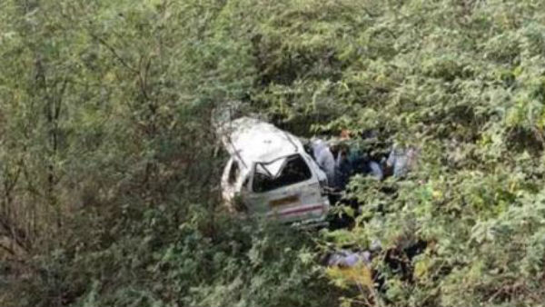 Road accident in Guntur district of Andhra Pradesh, six died Road accident in Guntur district of Andhra Pradesh, six died