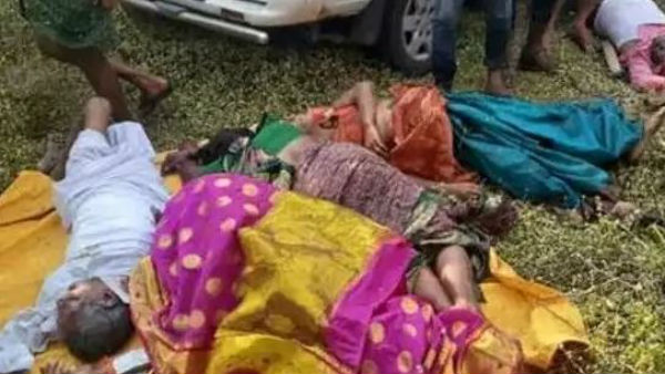 Road accident in Guntur district of Andhra Pradesh, six died Road accident in Guntur district of Andhra Pradesh, six died