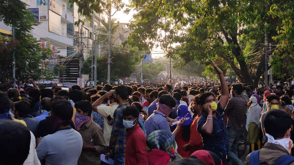 పోలీస్ చెయ్యి కొరికి, తన గాయాన్ని గిచ్చి రక్తం పూసి రచ్చ .. కేసు నమోదు