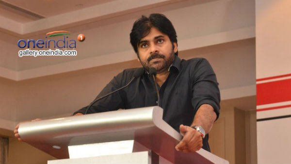 అక్కడక్కడా మెరుపులు...