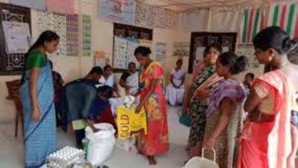 షాపింగ్ మాల్స్ వద్ద క్యూ లైన్ లు .. సామాజిక దూరంతో షాపింగ్ ఆలస్యం