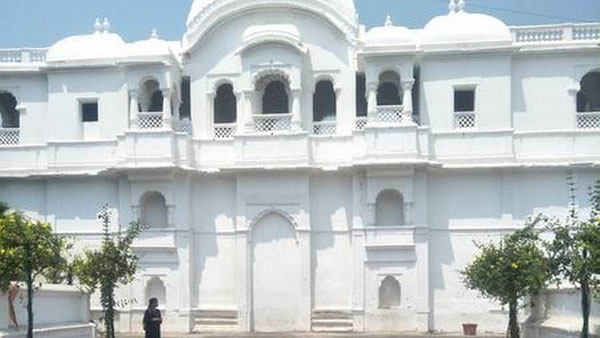 మాన్సాస్ బోర్డులో ఎవరెవరు ?