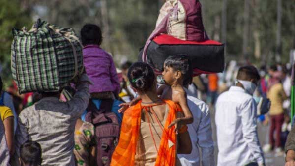కాలినడకపై సొంతూరుకు..