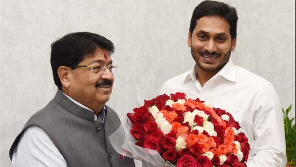 ఏపీలో సీఎం జగన్ ను కలిసిన పరిమళ్ నత్వానీ