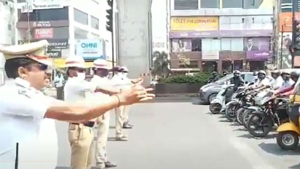 Covid-19: Traffic police carry out awareness campaign at traffic signals at Hyderabad Covid-19: Traffic police carry out awareness campaign at traffic signals at Hyderabad