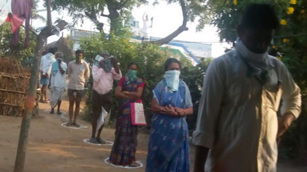 ఏపీలో ఇళ్ల వద్దకే పింఛన్లు..